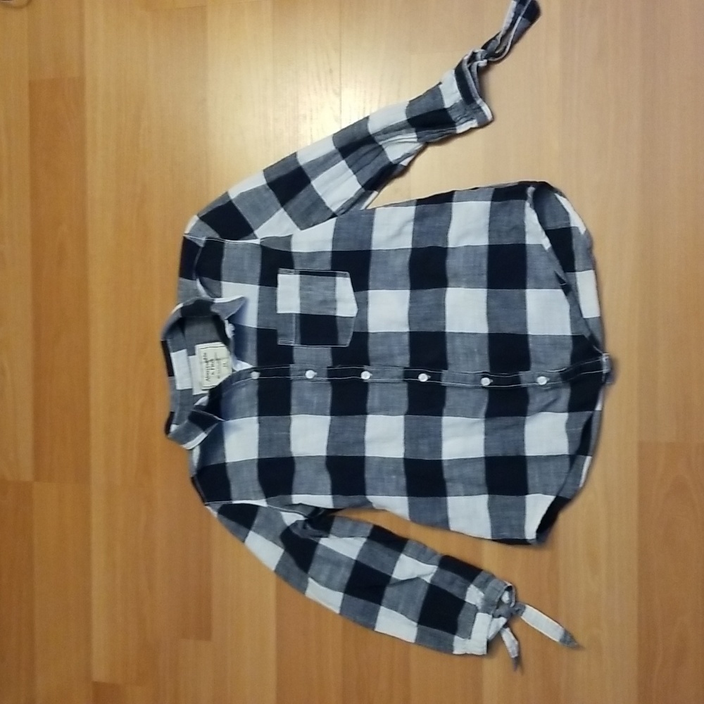 Abercrombie & Fitch Button Down Navy Plaid with 3/4 Sleeves Size M